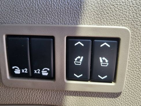 Used 2017 Chevrolet Suburban LT RWD image 17