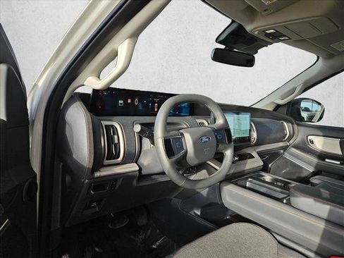 Used 2025 Ford Expedition Active image 9