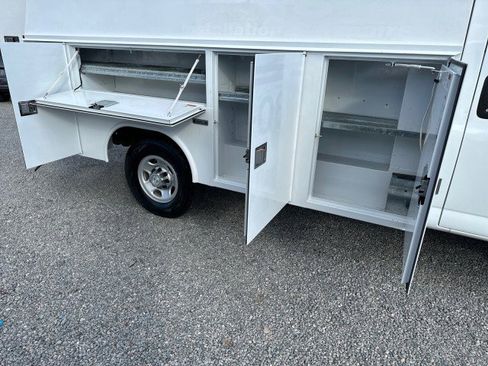 Used 2017 Chevrolet Express 3500 image 21