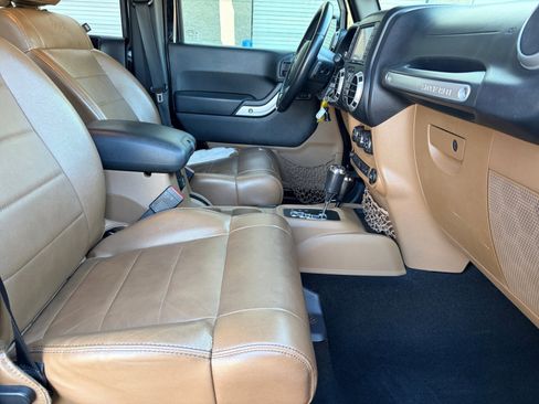 Used 2012 Jeep Wrangler Unlimited Sahara w/ Connectivity Group image 29