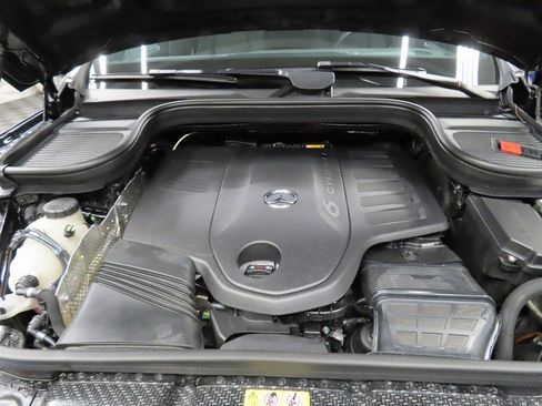 Used 2025 Mercedes-Benz GLS 450 4MATIC image 28