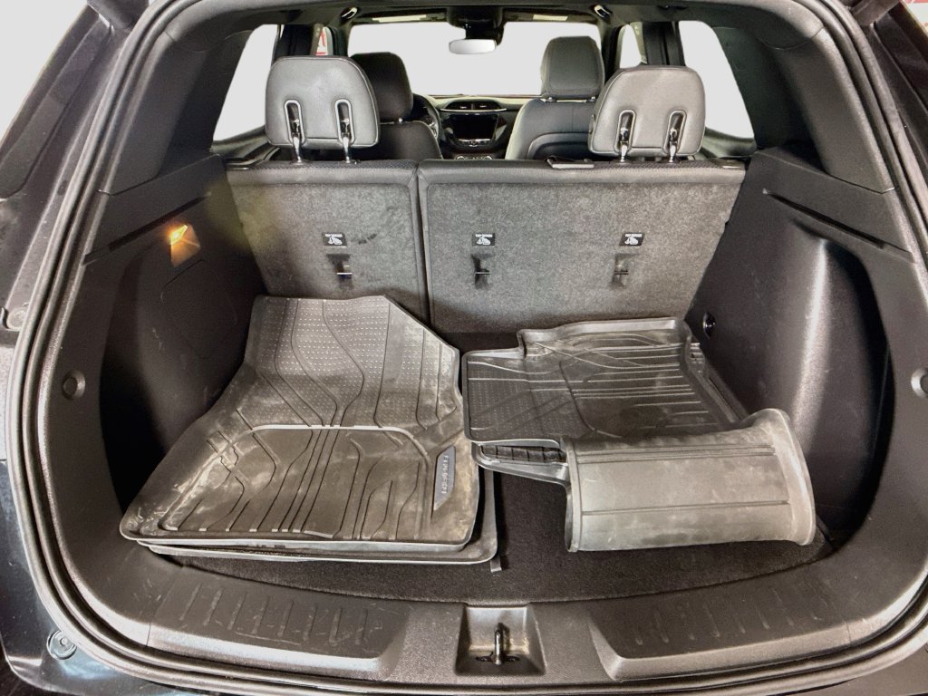 Used 2023 Chevrolet TrailBlazer RS w/ Sun and Liftgate Package AWD/4WD image 28