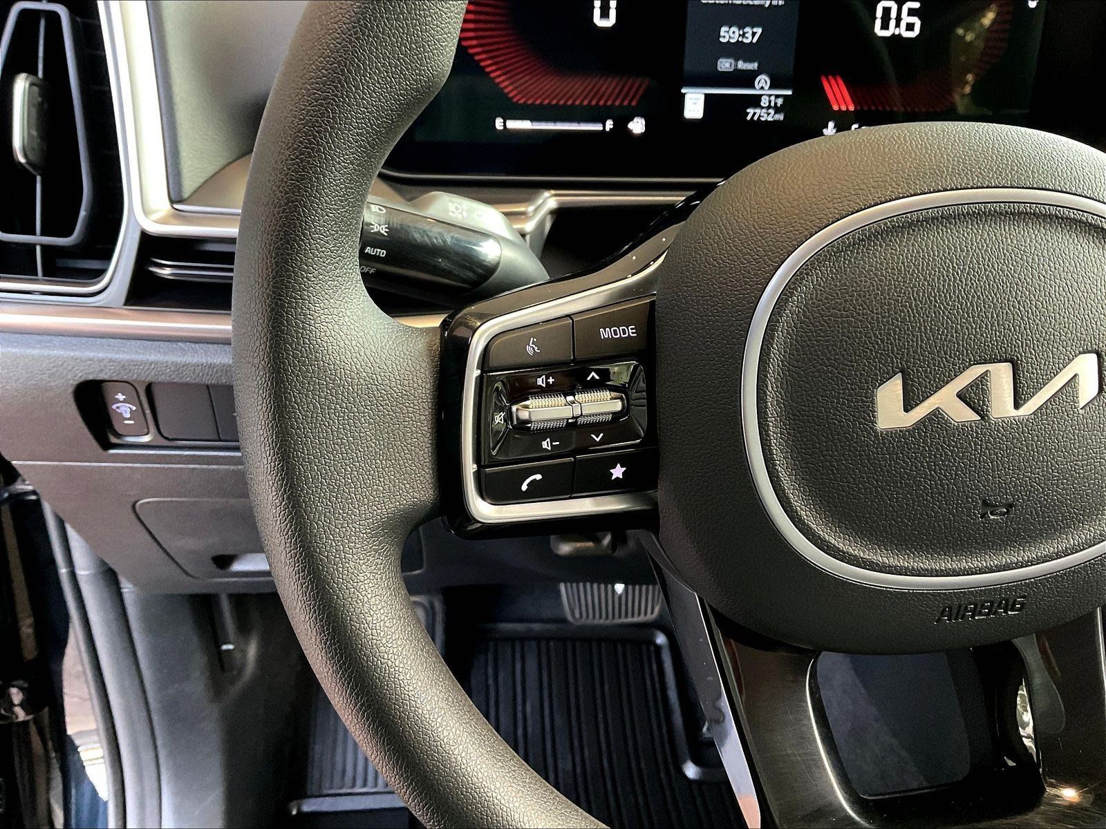Used 2025 Kia Sorento LX FWD image 11