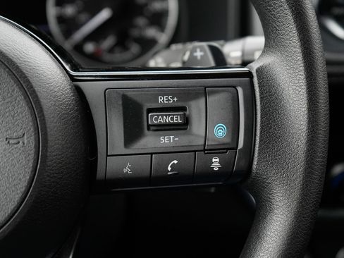 Used 2021 Nissan Rogue SV AWD/4WD image 12