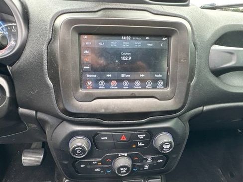 Used 2021 Jeep Renegade Latitude AWD/4WD image 28