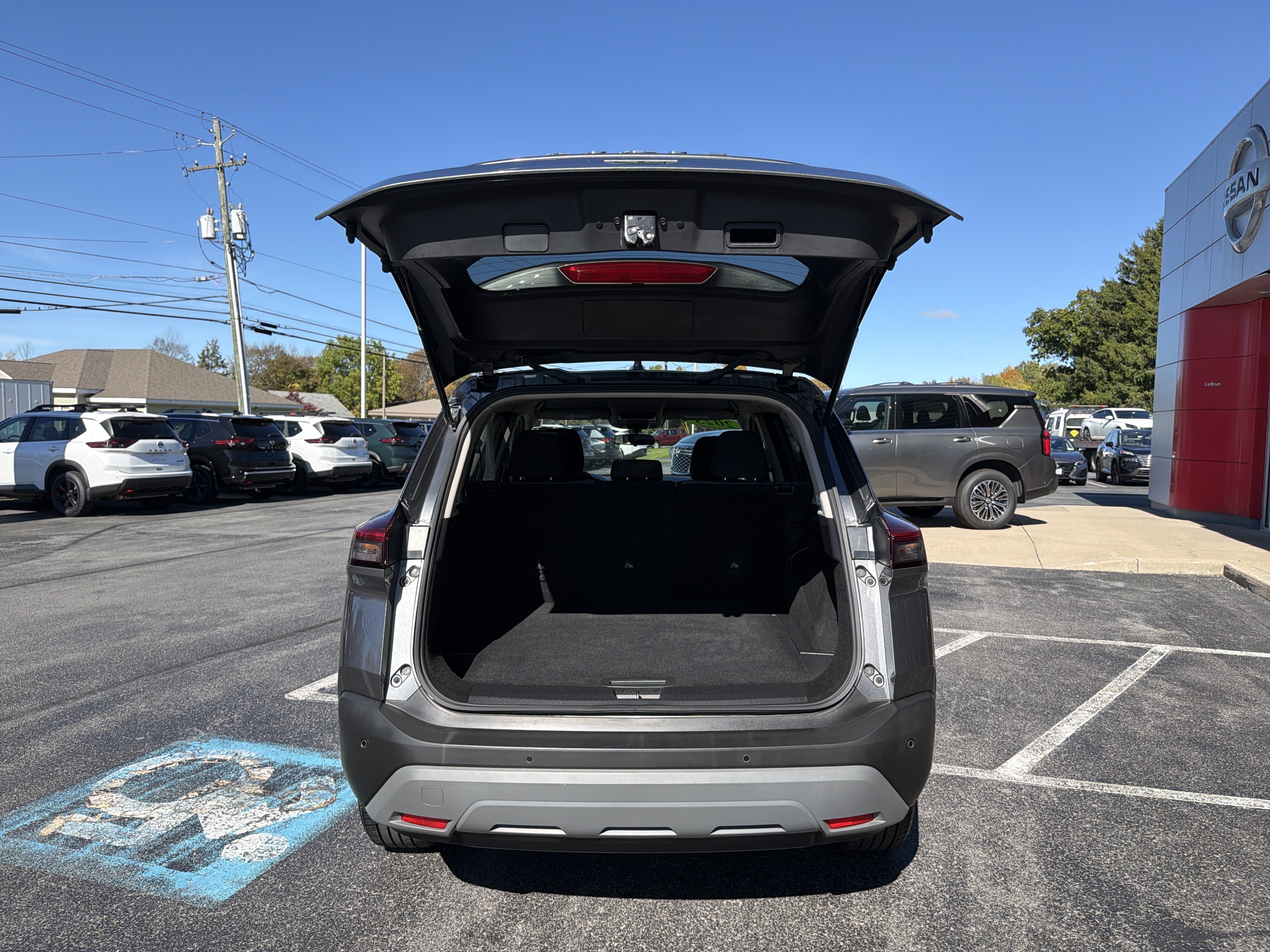 Used 2023 Nissan Rogue SV AWD/4WD image 7