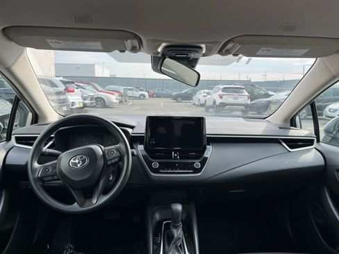 Used 2025 Toyota Corolla LE image 32