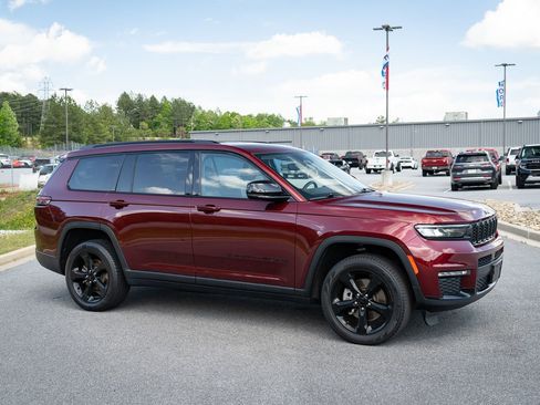 Used 2023 Jeep Grand Cherokee L Limited w/ Black Appearance Package RWD image 12