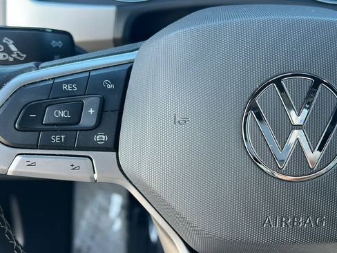 Used 2021 Volkswagen Atlas Cross Sport SE image 19