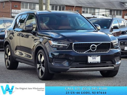 Used 2019 Volvo XC40 T5 Momentum AWD/4WD image 1