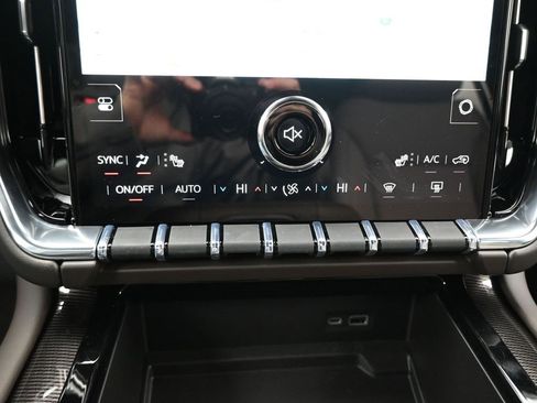 New 2026 GMC Yukon Elevation image 18