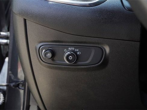 Used 2023 Chevrolet Equinox LT image 22