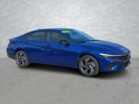 Used 2025 Hyundai Elantra Sport image 1