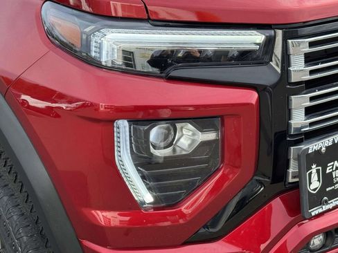 Used 2023 GMC Canyon Denali image 7