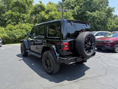 Used 2021 Jeep Wrangler Unlimited Sahara AWD/4WD image 4