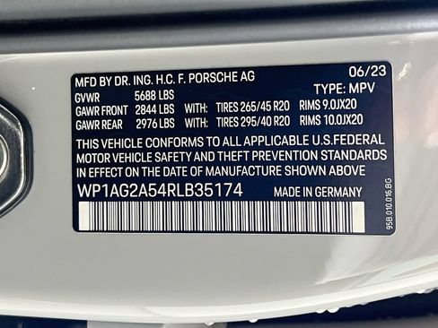 Certified 2024 Porsche Macan S AWD/4WD image 34