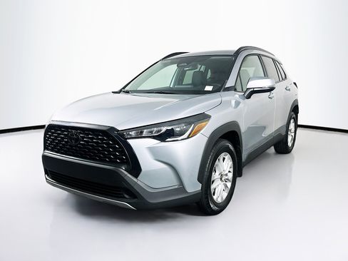Used 2024 Toyota Corolla Cross LE FWD image 3