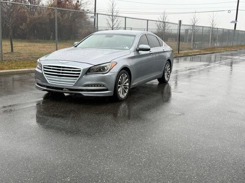 Used 2015 Hyundai Genesis 3.8 image 2