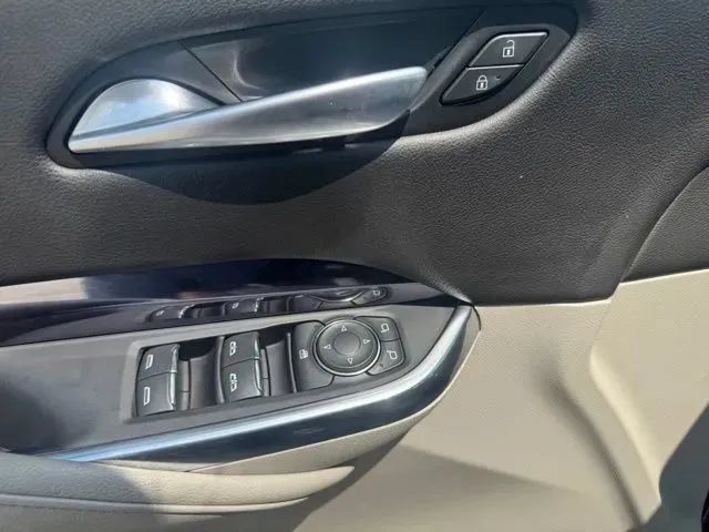 Used 2022 Cadillac XT4 Luxury w/ Cold Weather Package FWD image 12