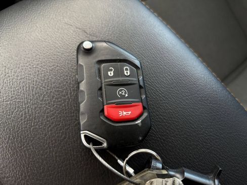 Used 2025 Jeep Wrangler Unlimited Sahara AWD/4WD image 24