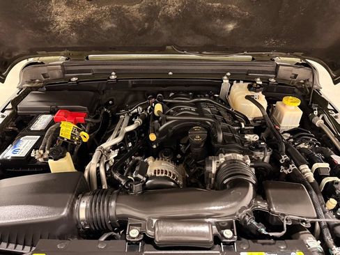 Used 2023 Jeep Gladiator Sport AWD/4WD image 11