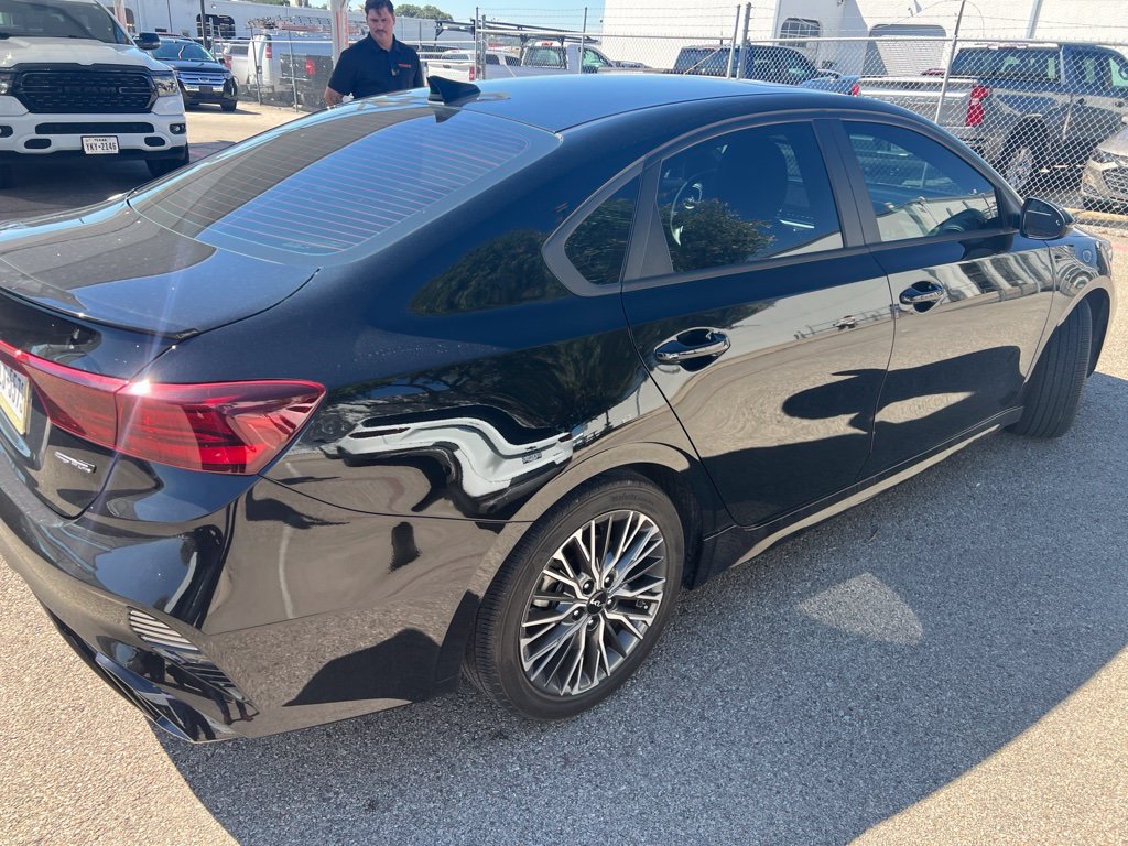 Used 2023 Kia Forte GT-Line w/ GT-Line Premium Package FWD image 3