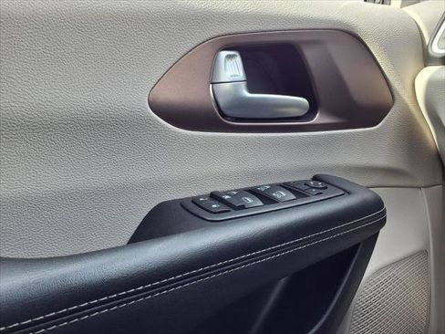 Certified 2024 Chrysler Voyager LX image 48