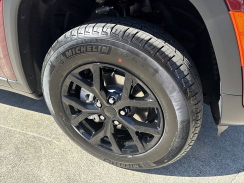 New 2025 Jeep Grand Cherokee Altitude image 12