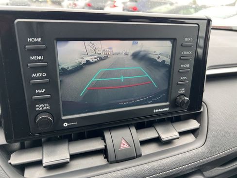 Used 2021 Toyota RAV4 LE image 13