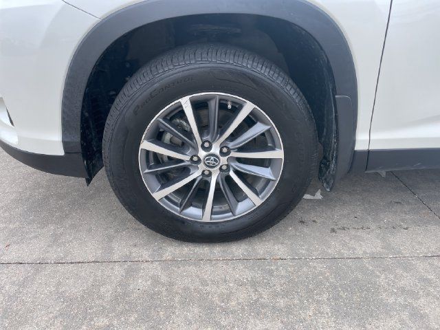 Used 2019 Toyota Highlander XLE AWD/4WD image 30