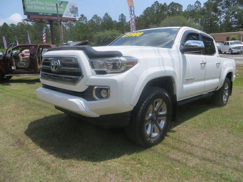 Used 2017 Toyota Tacoma Limited w/ Tow Package AWD/4WD image 2
