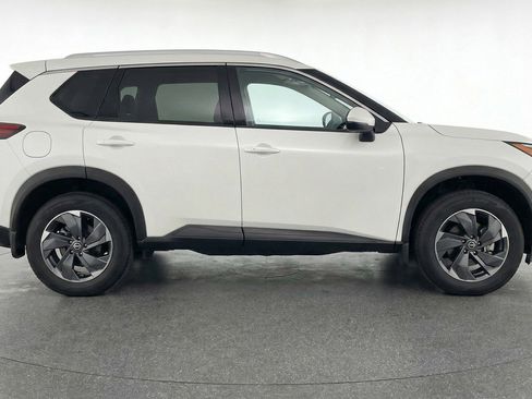Used 2025 Nissan Rogue SV AWD/4WD image 11