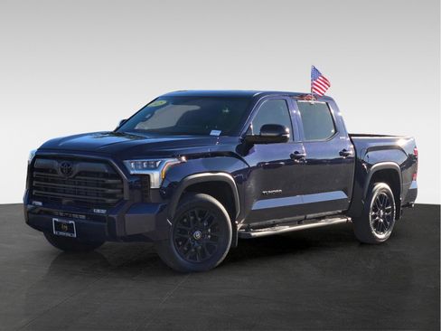Used 2025 Toyota Tundra Limited AWD/4WD image 9