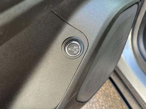 Used 2023 GMC Acadia SLE w/ Driver Convenience Package image 25