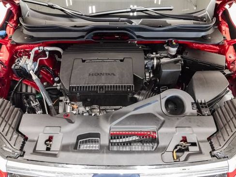 Used 2025 Honda Pilot Touring image 3