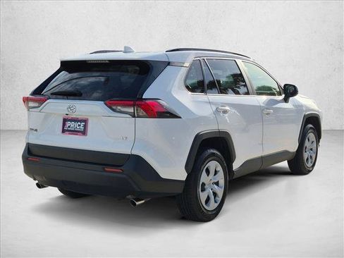 Used 2020 Toyota RAV4 LE FWD image 5