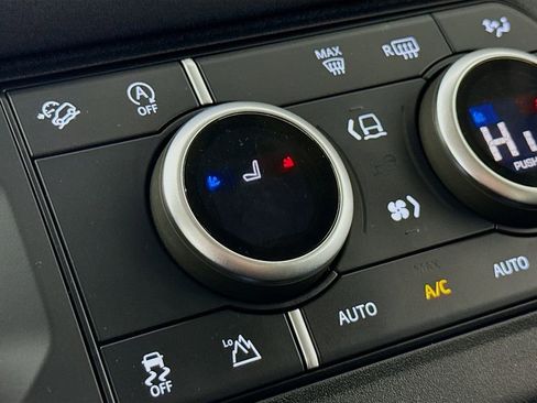 Used 2023 Land Rover Defender 110 image 20