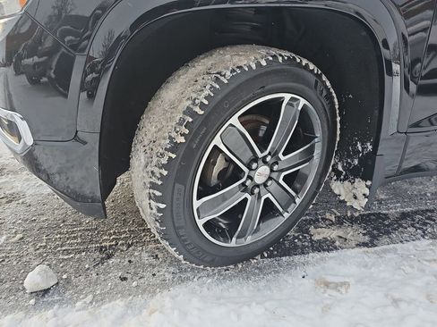 Used 2018 GMC Acadia Denali w/ Technology Package AWD/4WD image 32