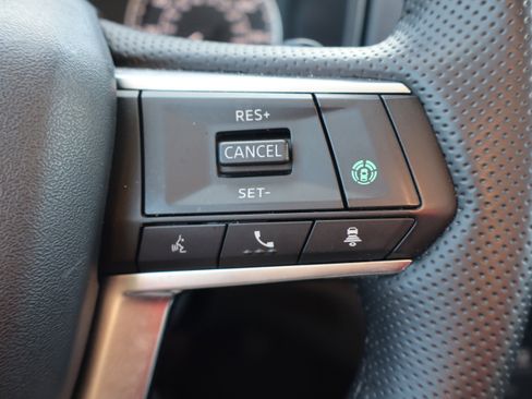 Used 2025 Mitsubishi Outlander SE image 18