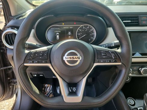 Used 2021 Nissan Versa SV FWD image 17