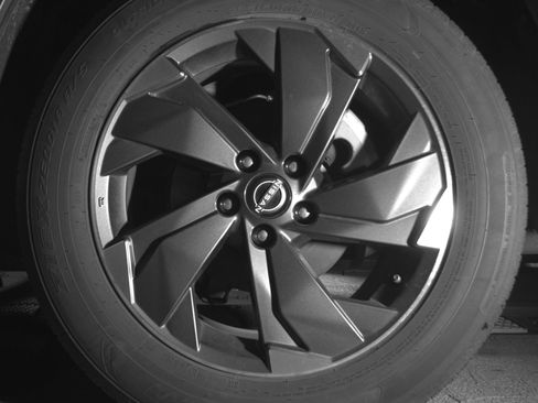 Used 2025 Nissan Rogue SV FWD image 14