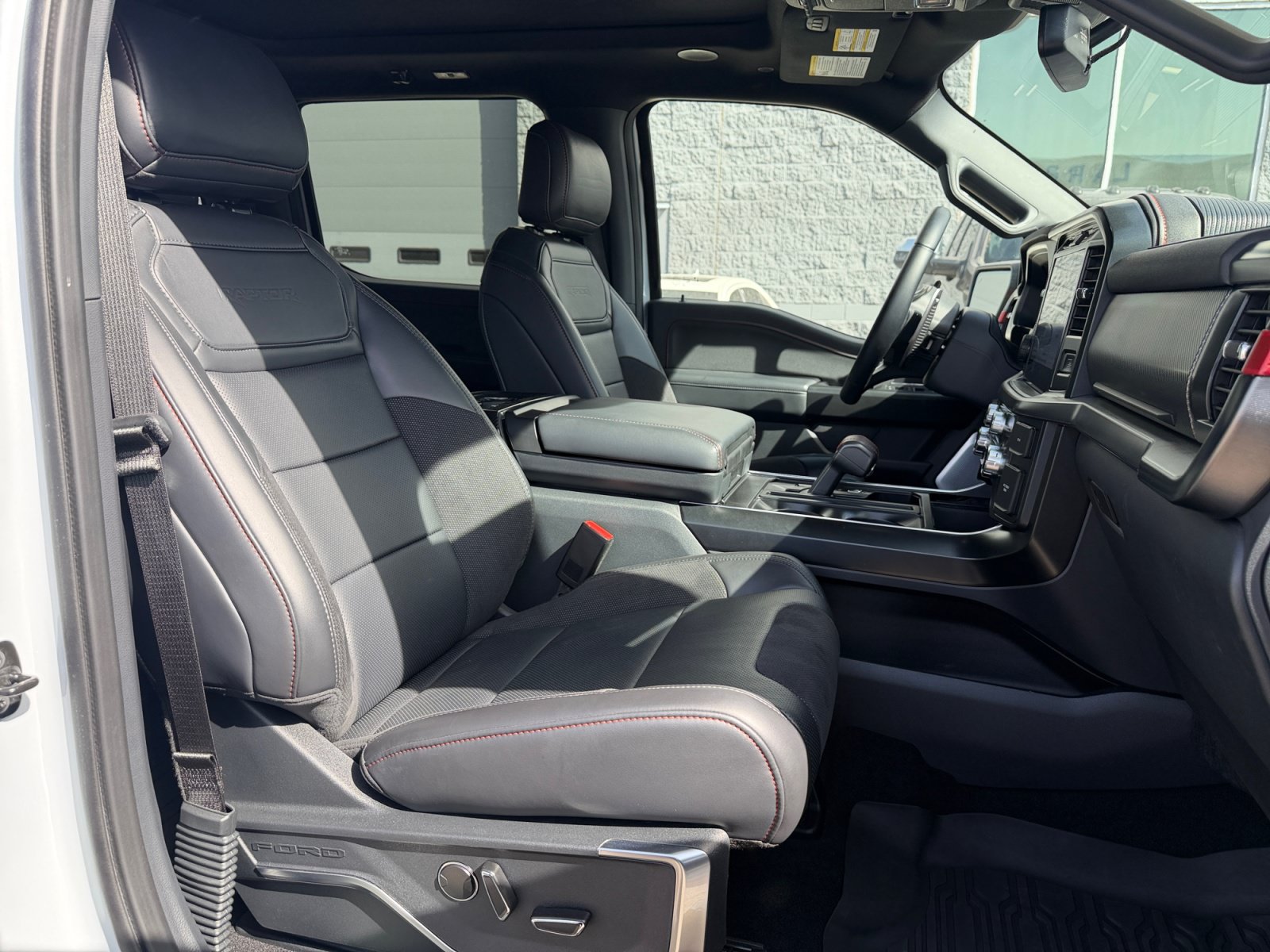 Used 2025 Ford F150 Raptor AWD/4WD image 31