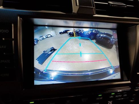 Used 2014 Lexus GX 460 image 36