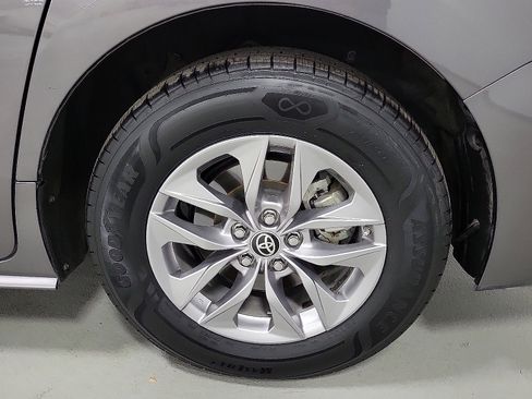 Certified 2021 Toyota Sienna XLE image 8