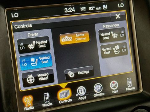 Used 2016 Jeep Grand Cherokee Limited w/ Luxury Group II AWD/4WD image 4