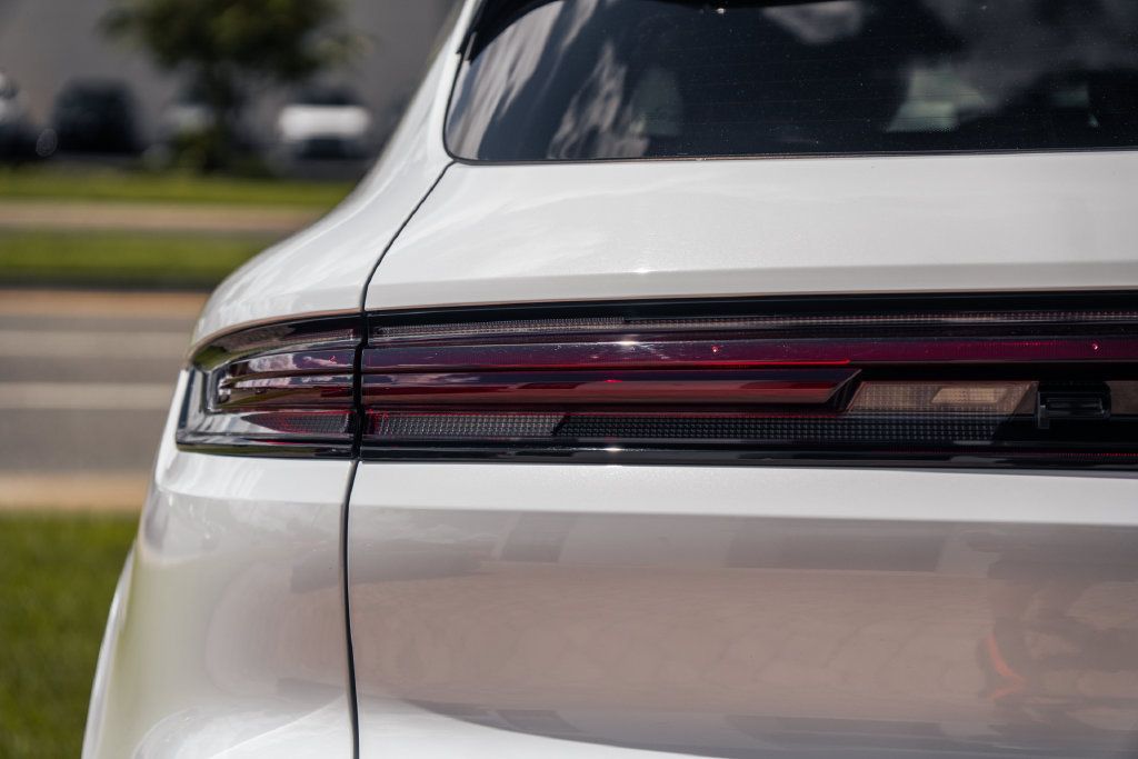 Used 2025 Porsche Cayenne Turbo AWD/4WD image 11