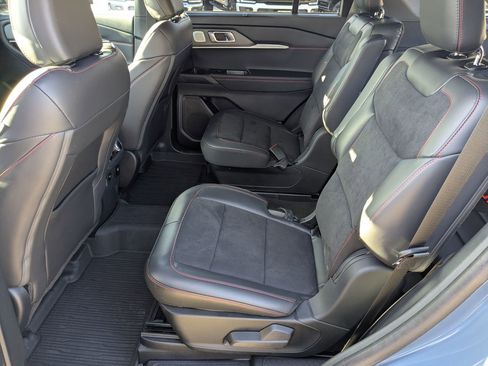 Certified 2025 Ford Explorer ST image 35