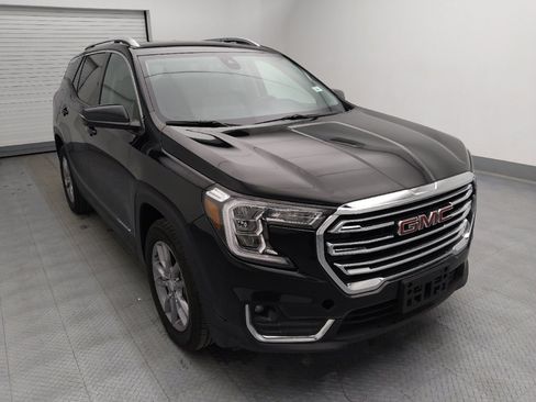 Used 2024 GMC Terrain SLT image 13