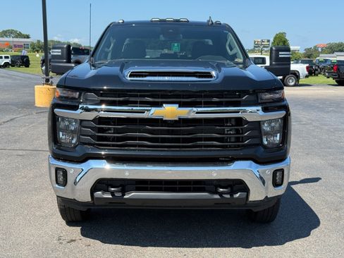 Used 2025 Chevrolet Silverado 3500 LT w/ Safety Package AWD/4WD image 3