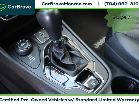 Used 2019 Jeep Cherokee Limited AWD/4WD image 28